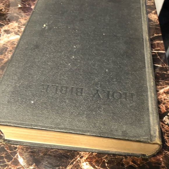 Holy Bible - Picture 7 of 16